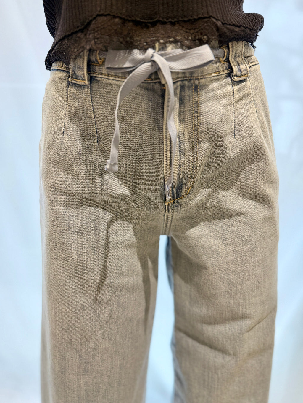 Pantalón de mezclilla corte amplio