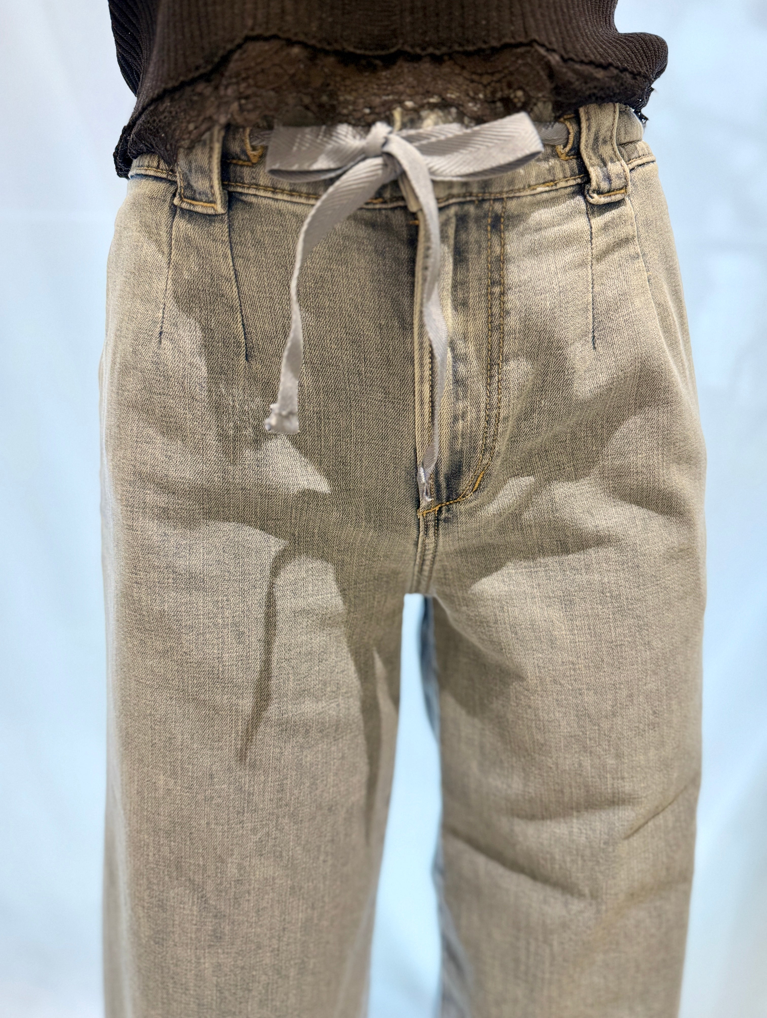 Pantalón de mezclilla corte amplio