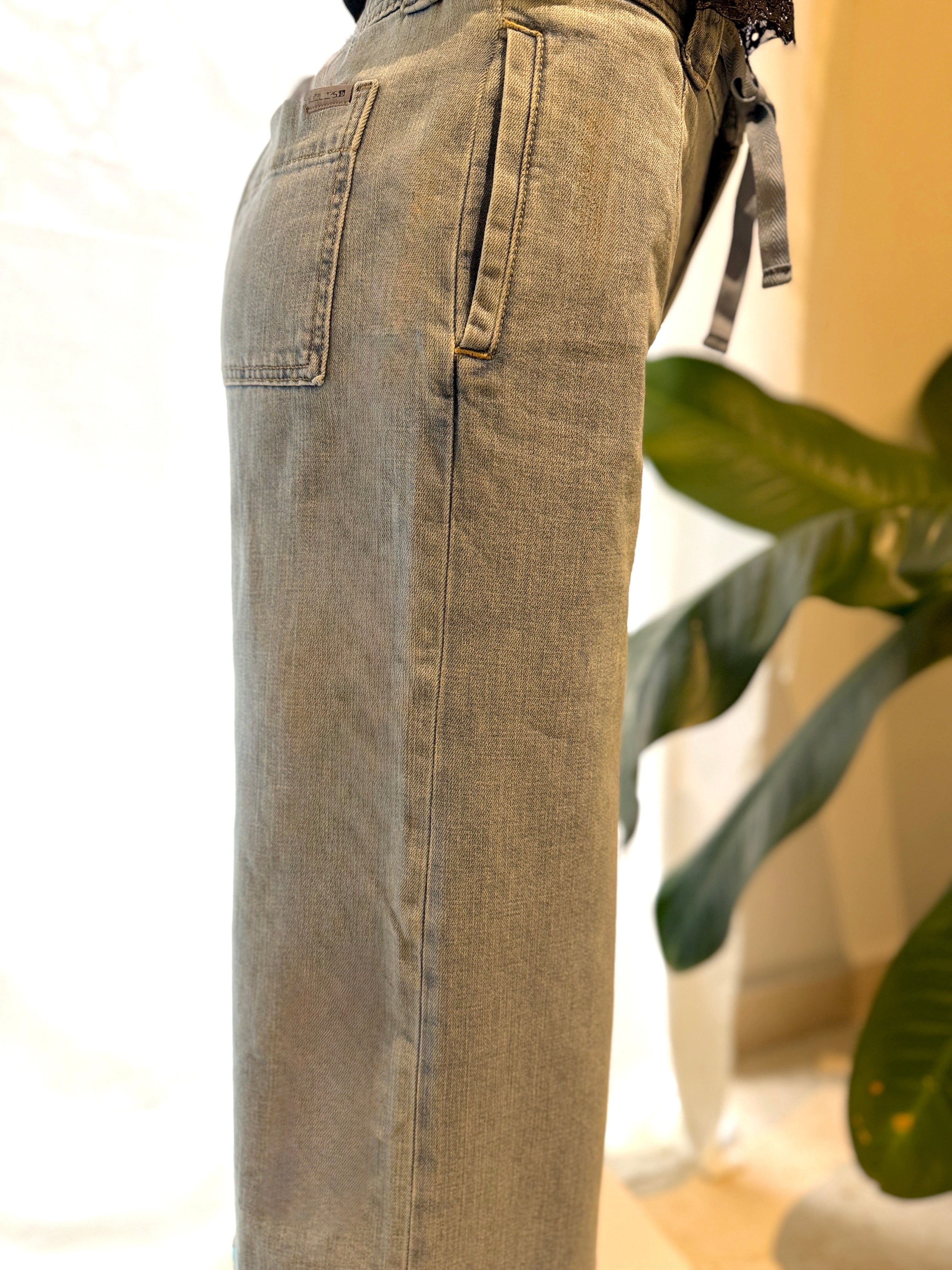 Pantalón de mezclilla corte amplio