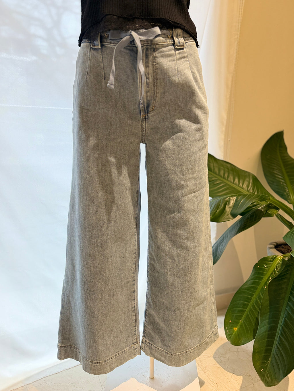Pantalón de mezclilla corte amplio