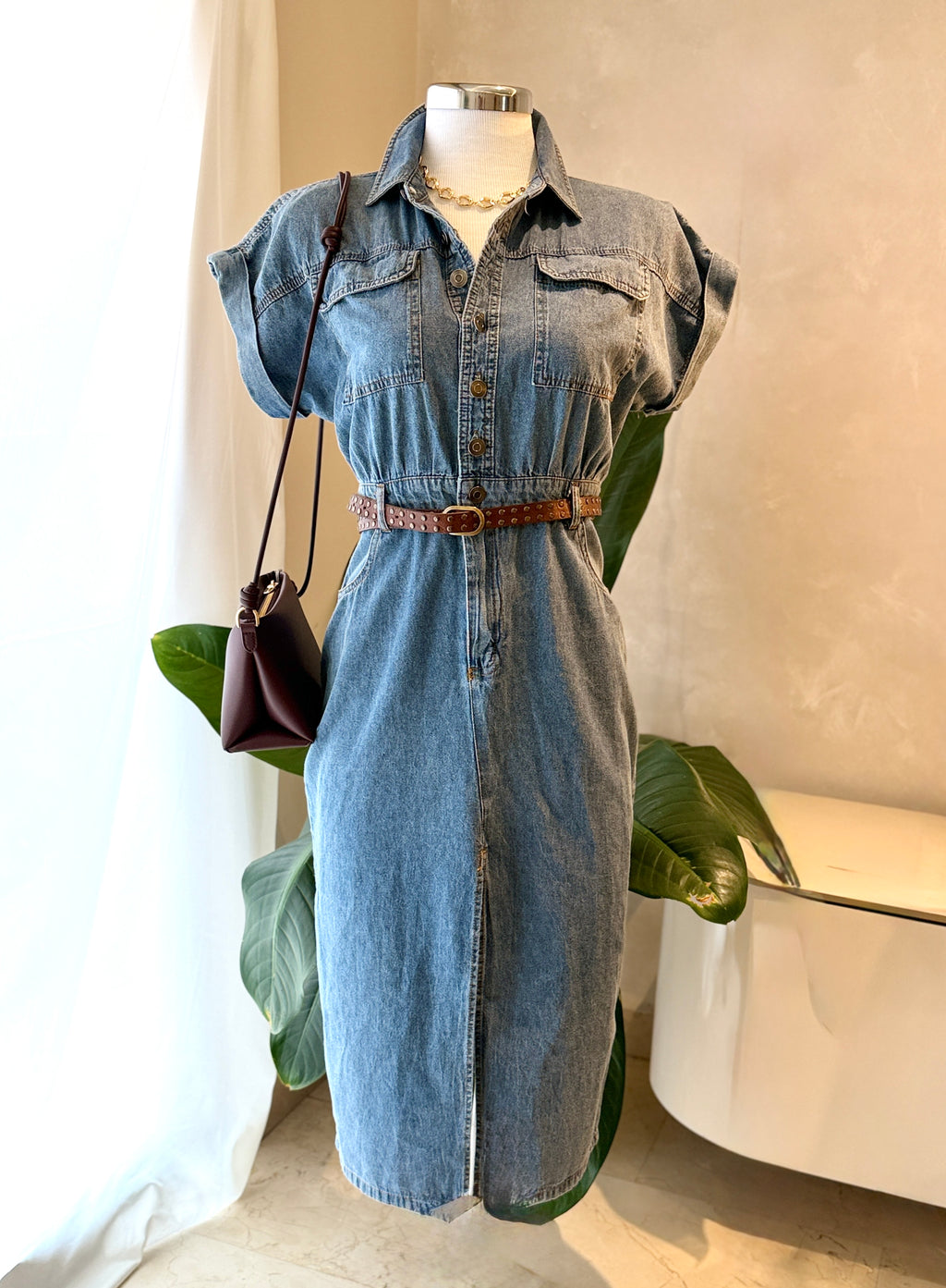 Vestido tipo mezclilla que estiliza