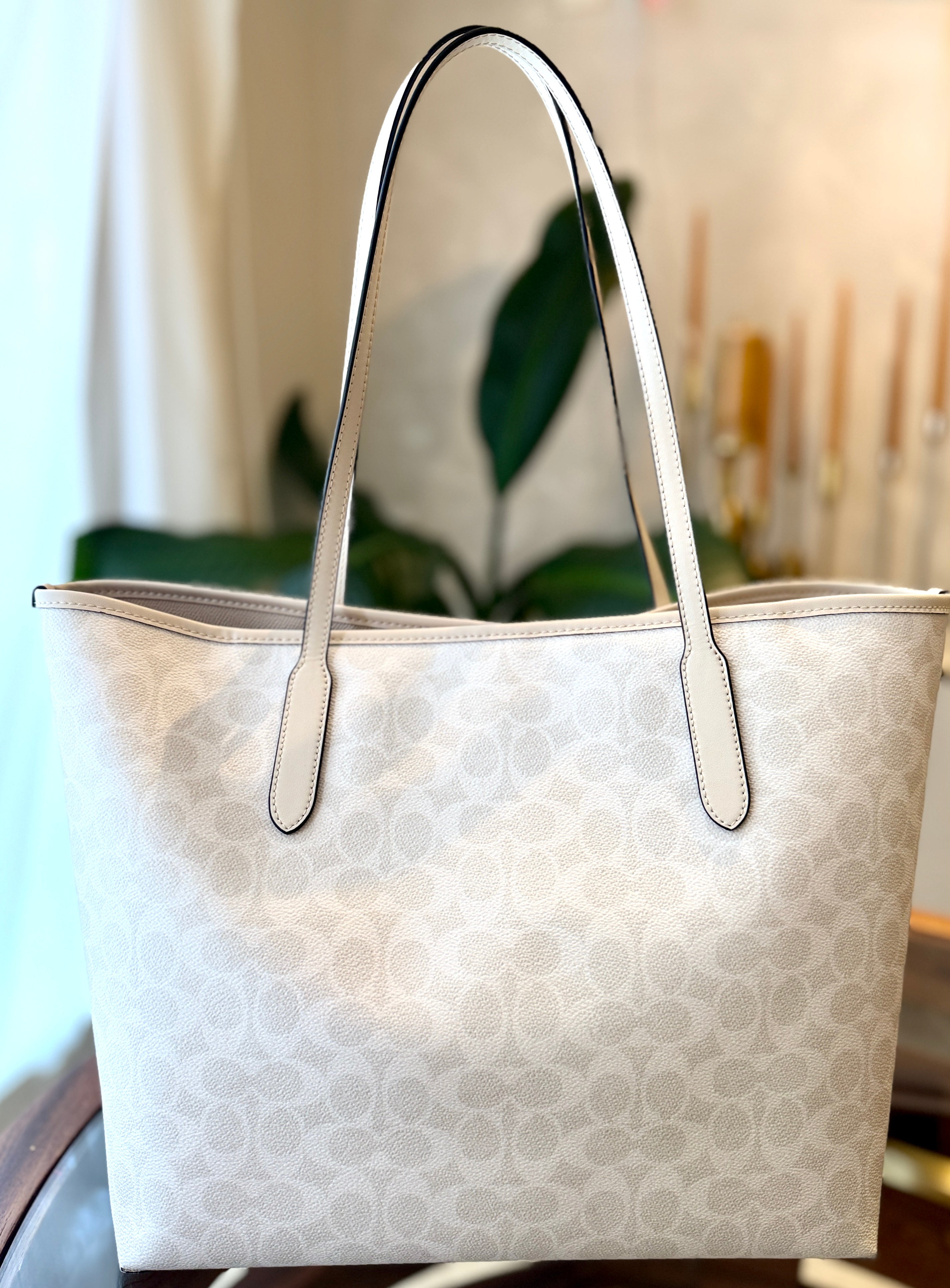 Bolsa Coach en tono beige