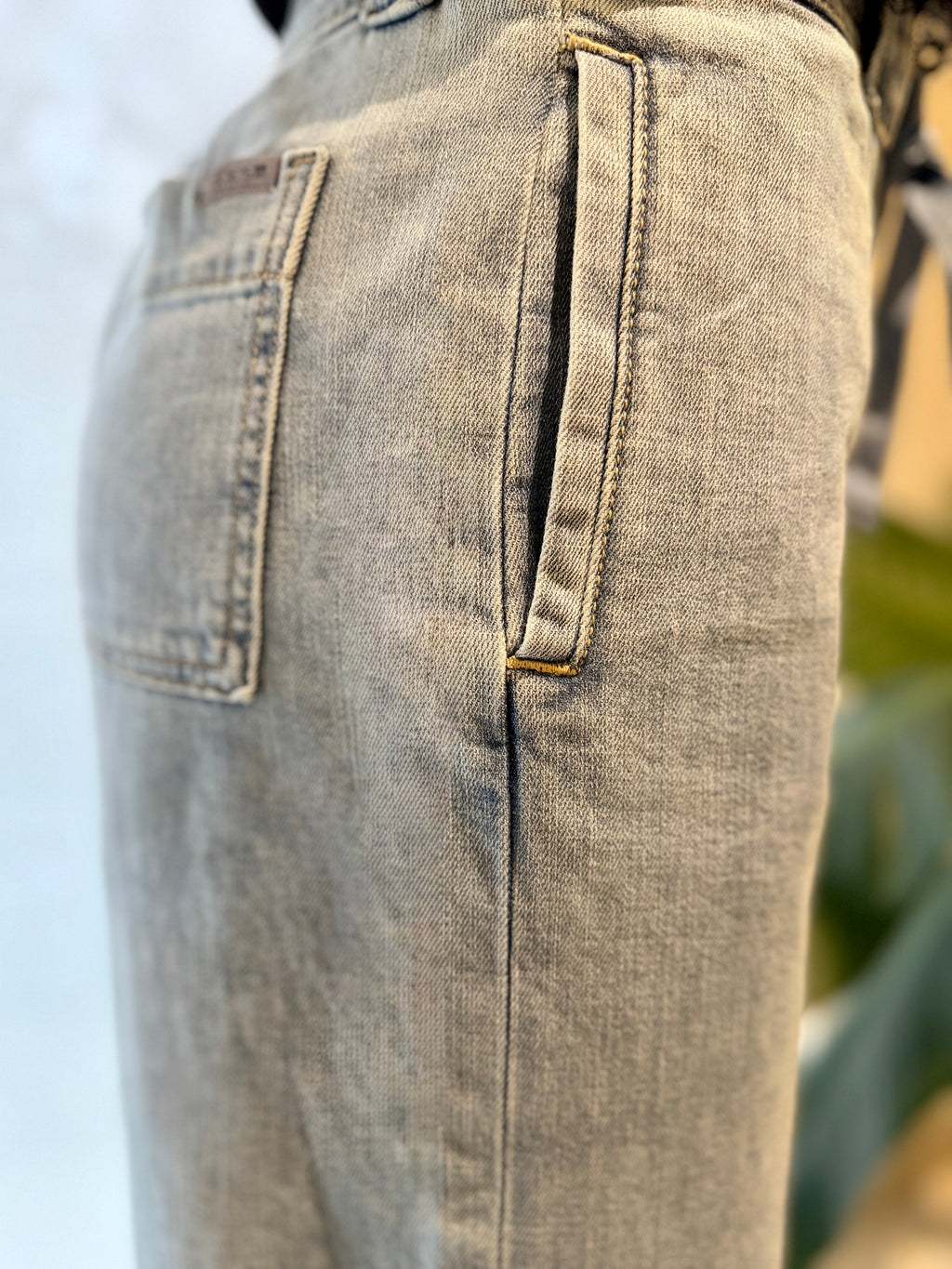 Pantalón de mezclilla corte amplio