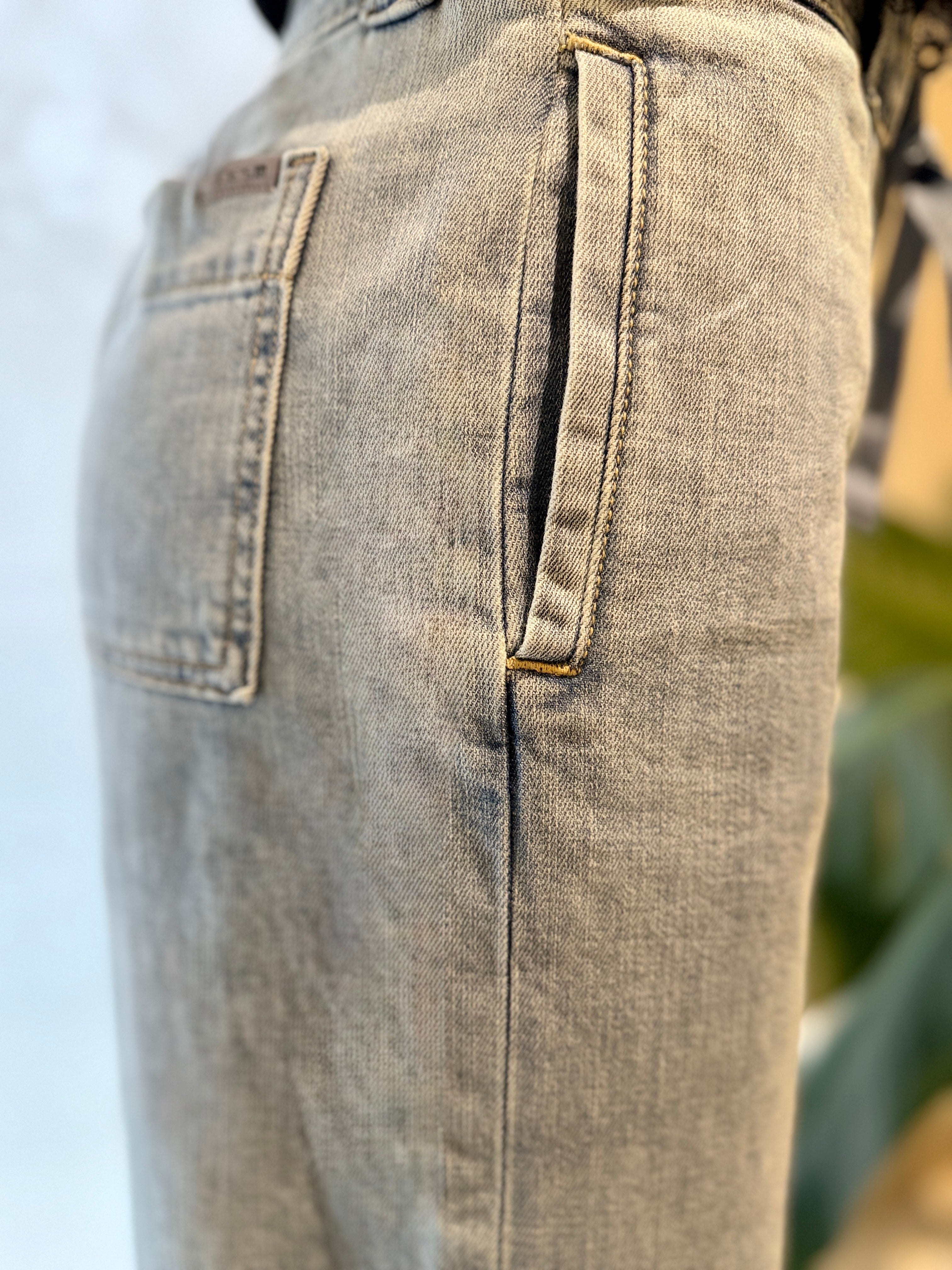Pantalón de mezclilla corte amplio