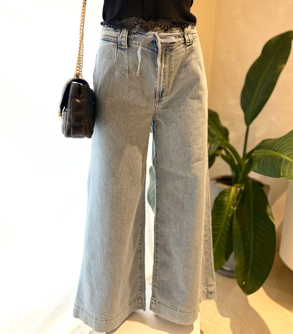 Pantalón de mezclilla corte amplio