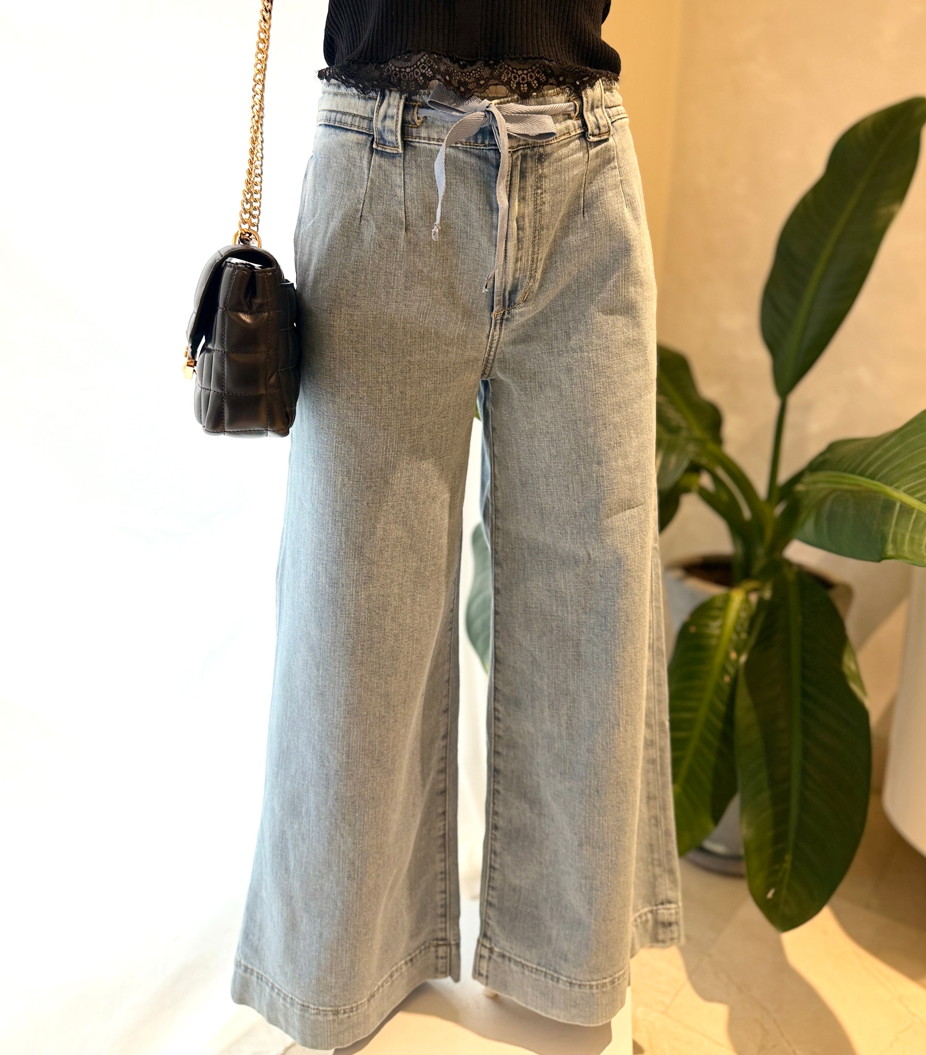 Pantalón de mezclilla corte amplio