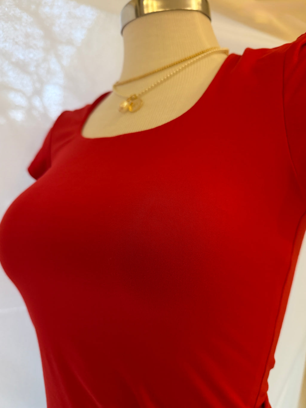 Blusa roja cuello cuadrado