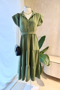 Vestido verde con corte que estiliza