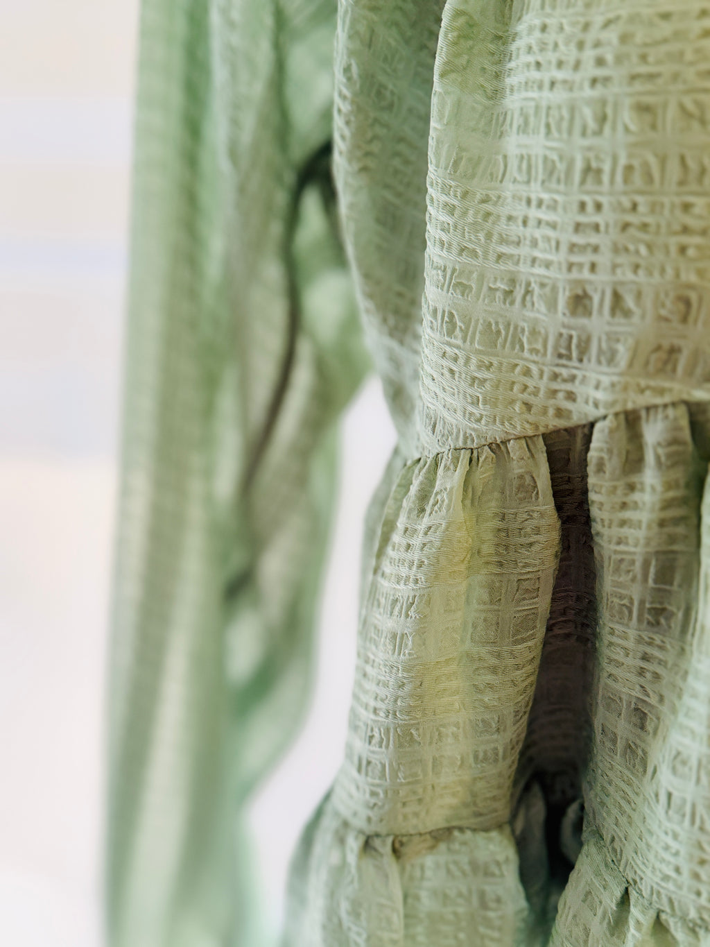 Blusa ligera verde con textura