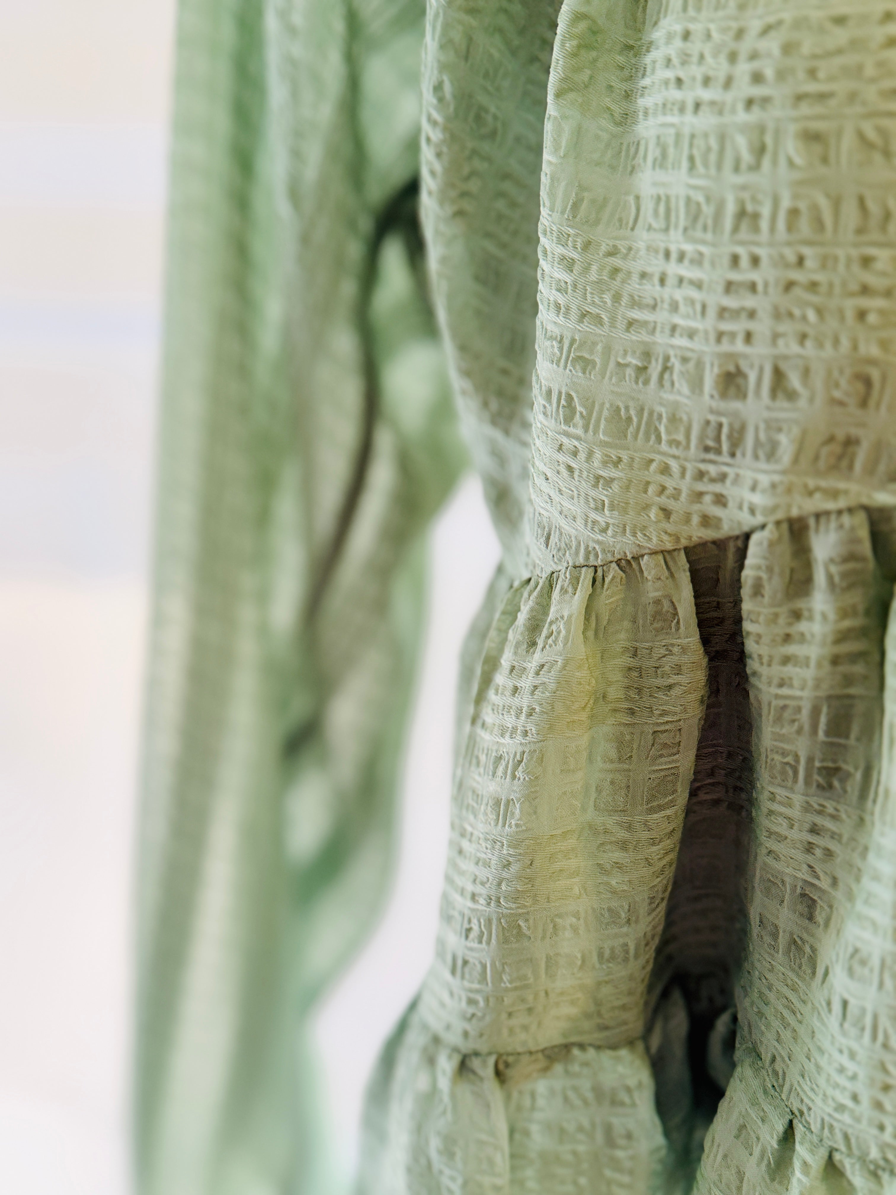 Blusa ligera verde con textura