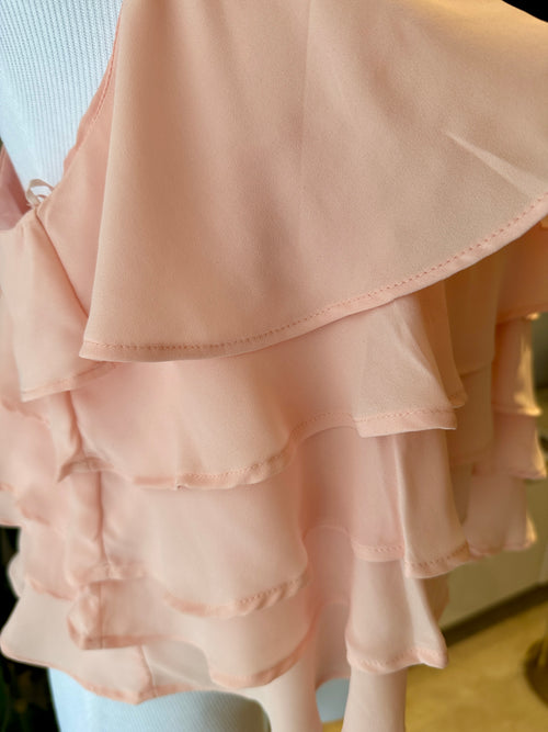 Blusa rosa con capas de olanes