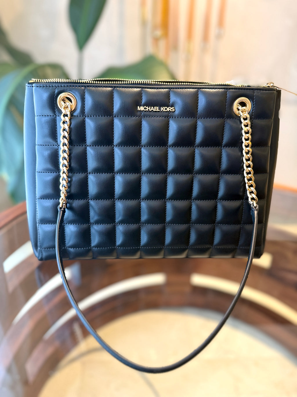 Bolsa negra acolchada Michael Kors