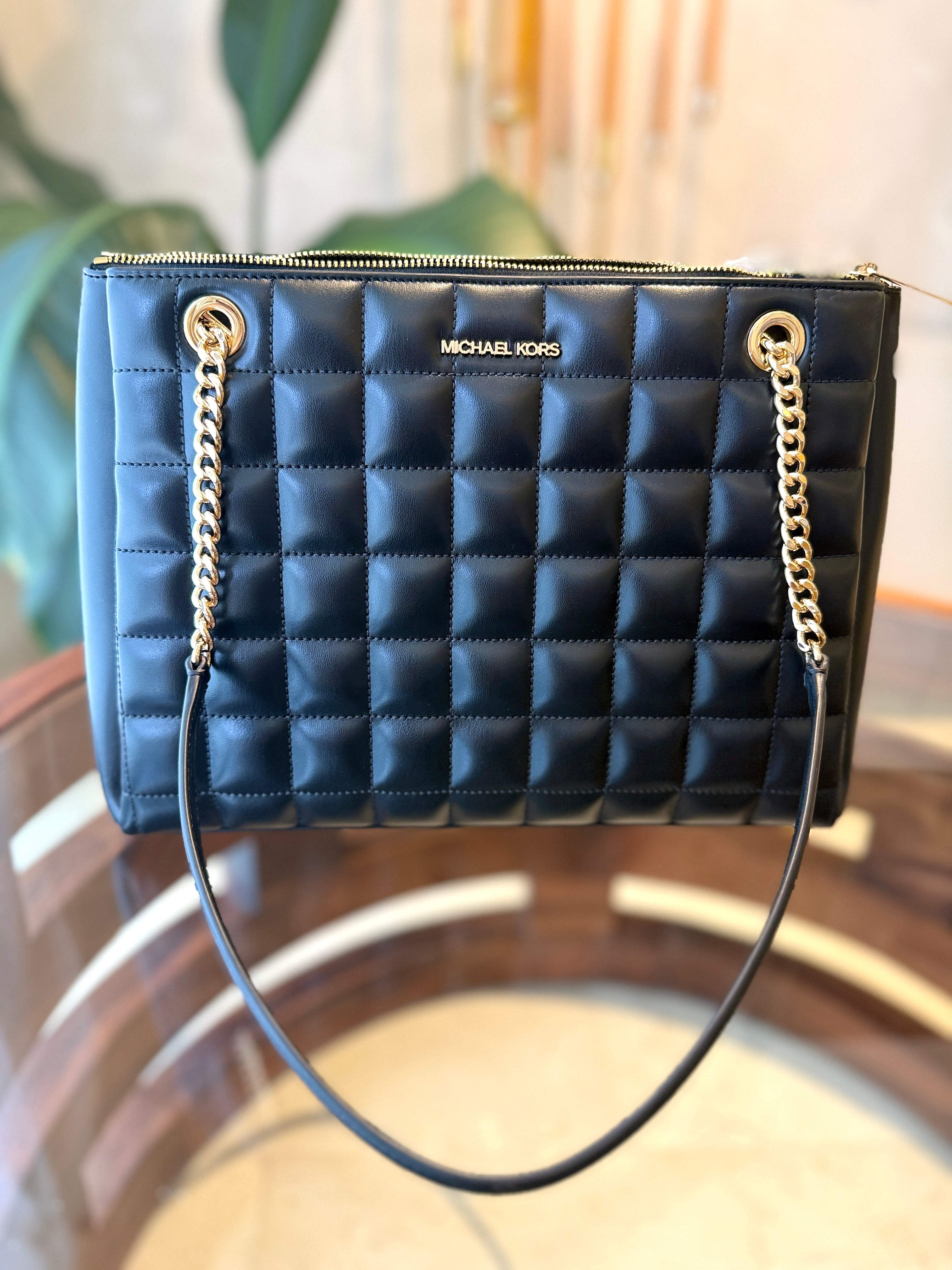 Bolsa negra acolchada Michael Kors