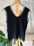 Blusa negra con encanje