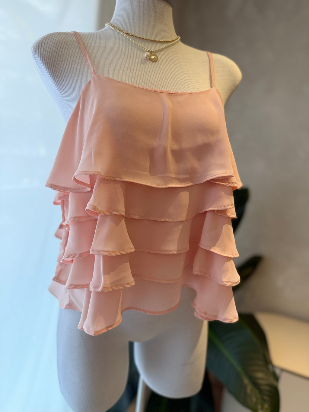 Blusa rosa con capas de olanes