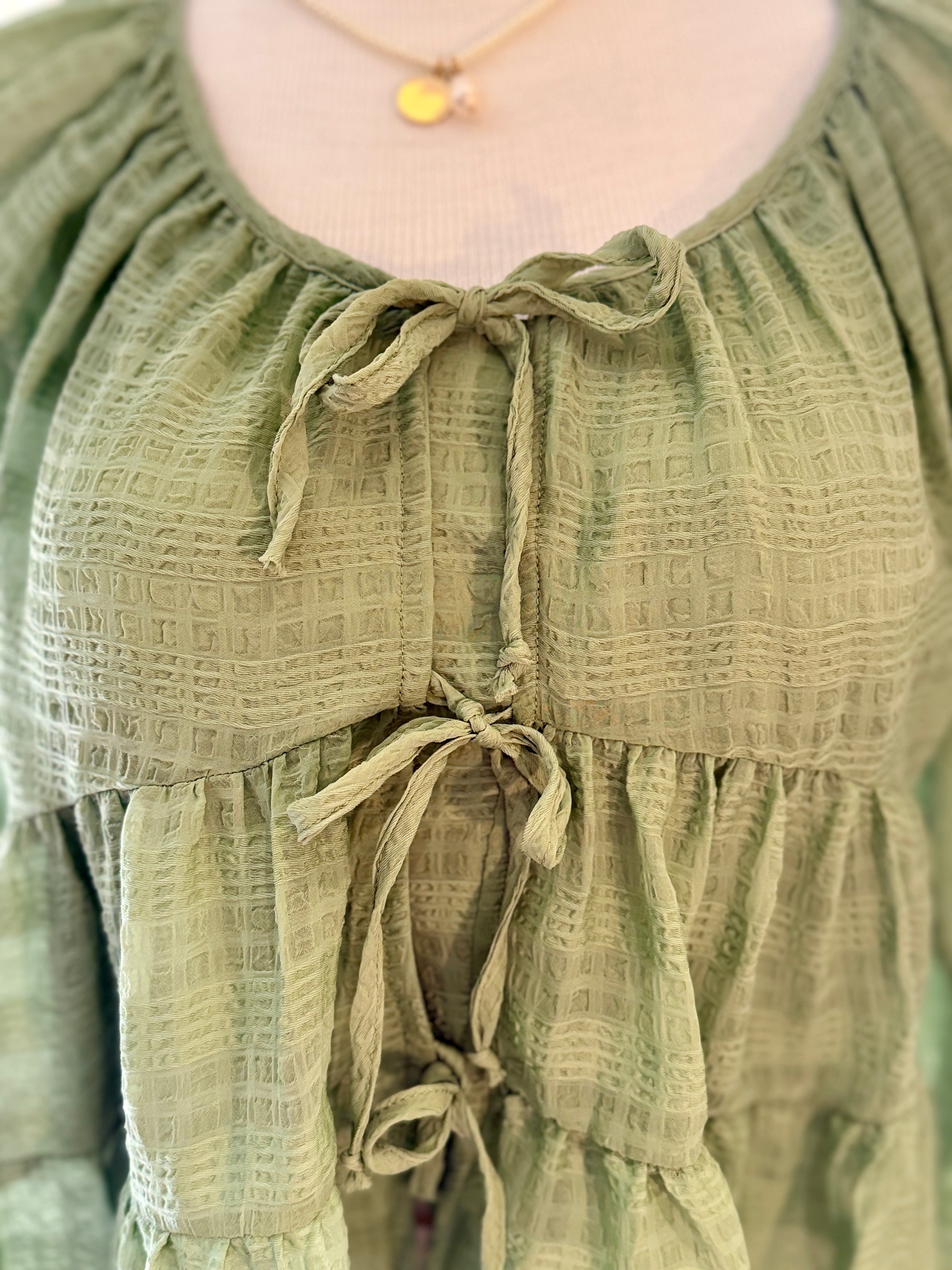 Blusa ligera verde con textura