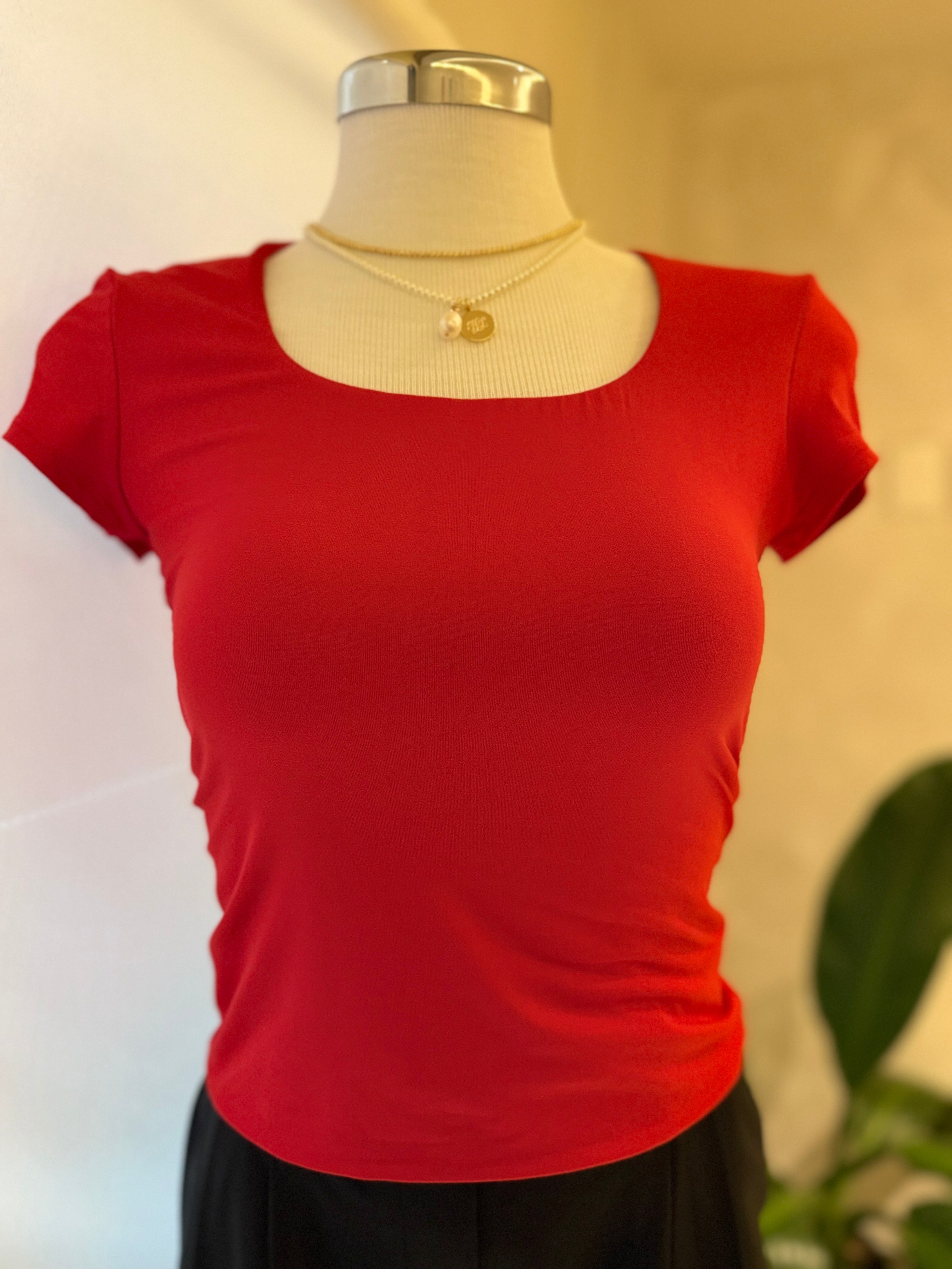 Blusa roja cuello cuadrado